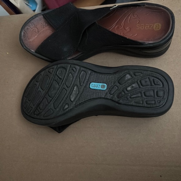Shoes slides/mules size 8 - Picture 2 of 4